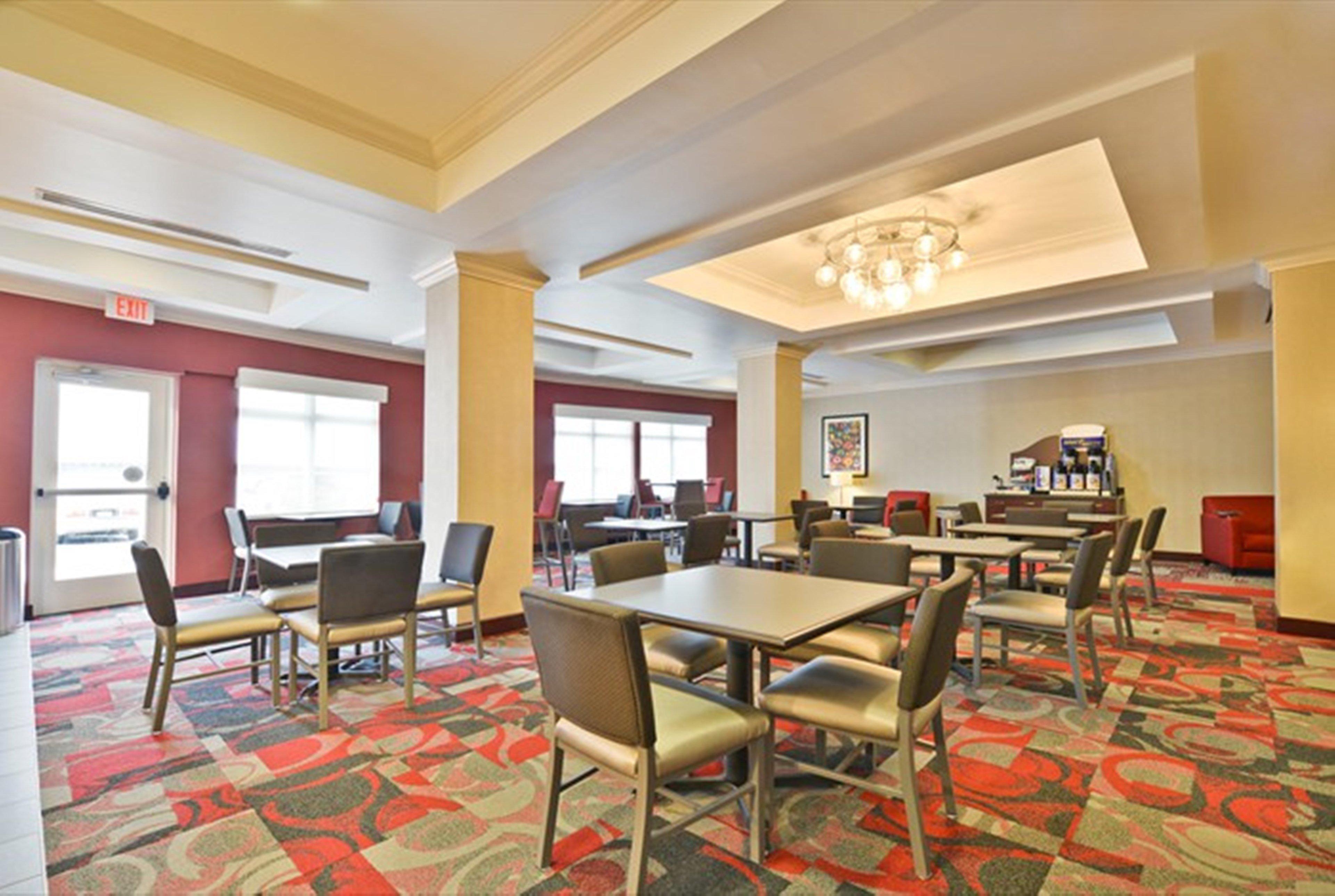 Holiday Inn Express & Suites Utica By Ihg Ngoại thất bức ảnh