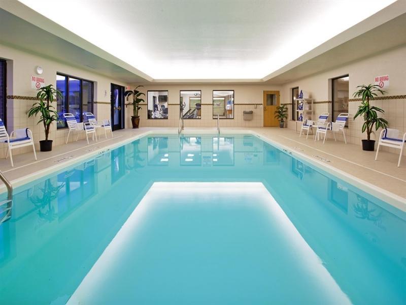 Holiday Inn Express & Suites Utica By Ihg Ngoại thất bức ảnh