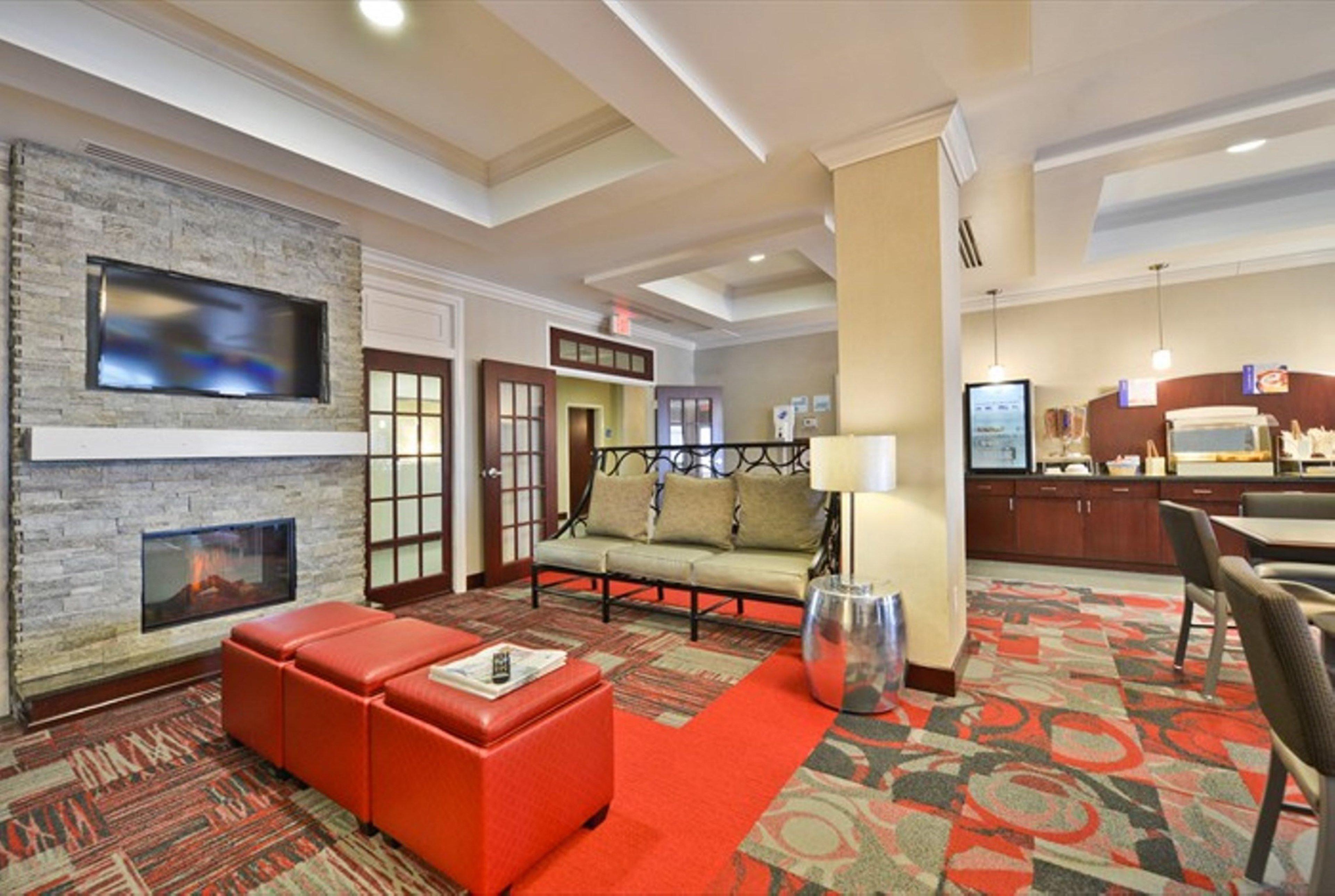 Holiday Inn Express & Suites Utica By Ihg Ngoại thất bức ảnh