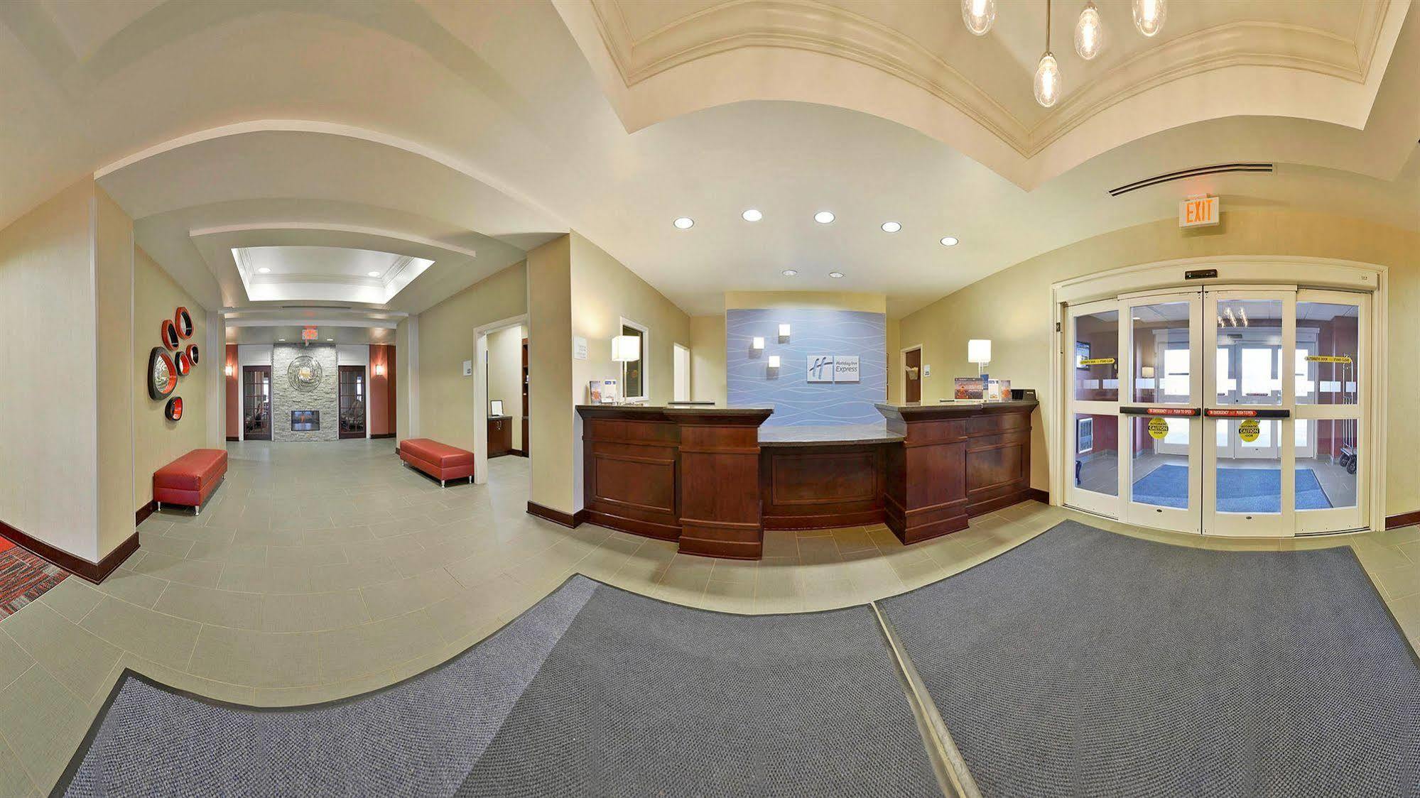 Holiday Inn Express & Suites Utica By Ihg Ngoại thất bức ảnh