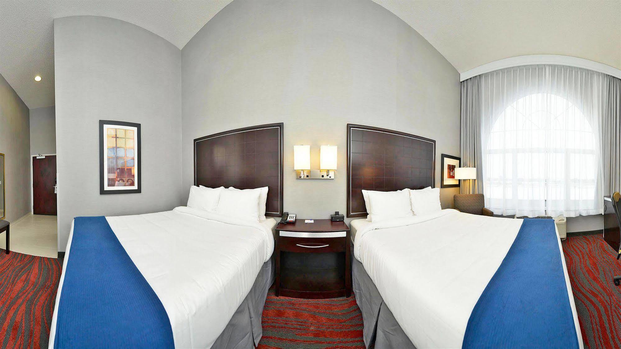 Holiday Inn Express & Suites Utica By Ihg Ngoại thất bức ảnh