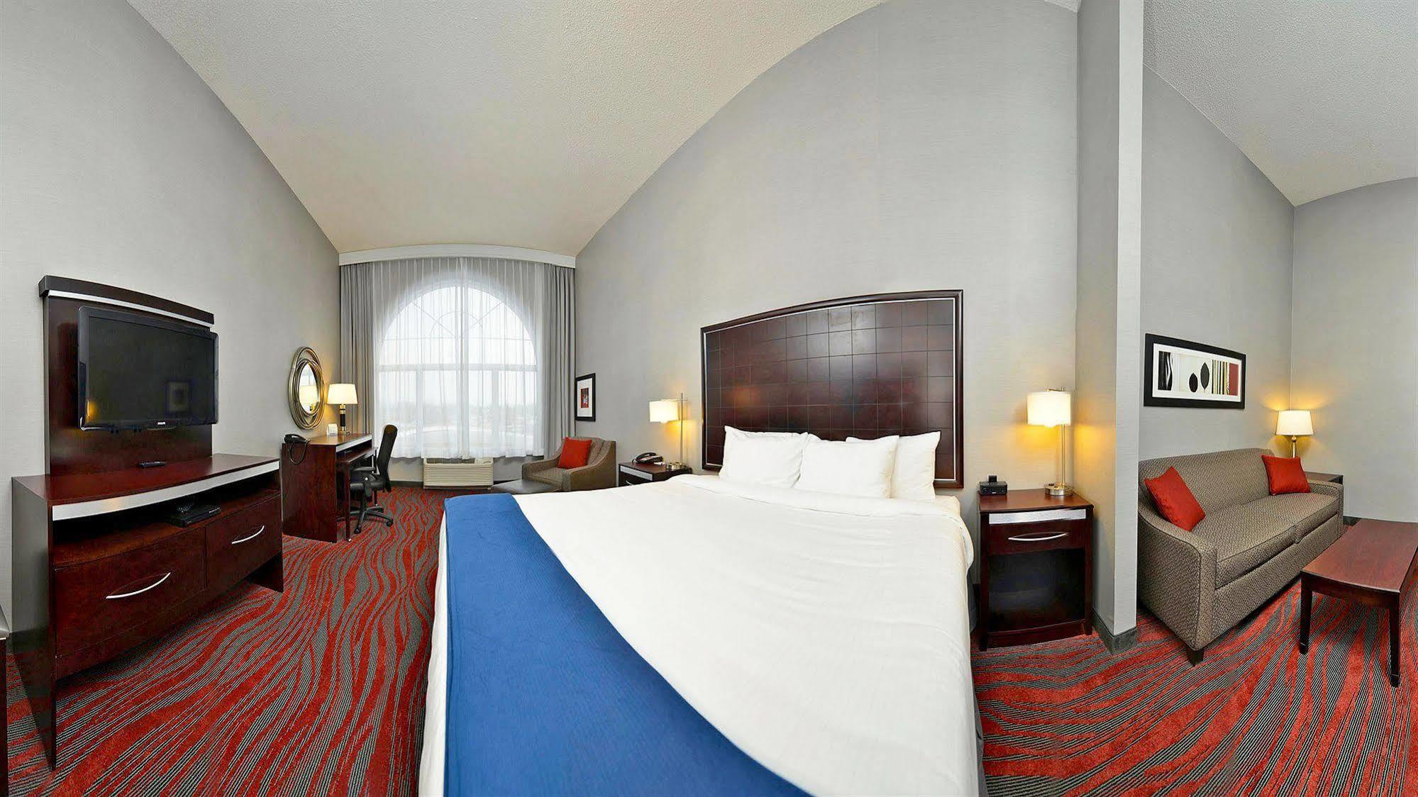Holiday Inn Express & Suites Utica By Ihg Ngoại thất bức ảnh
