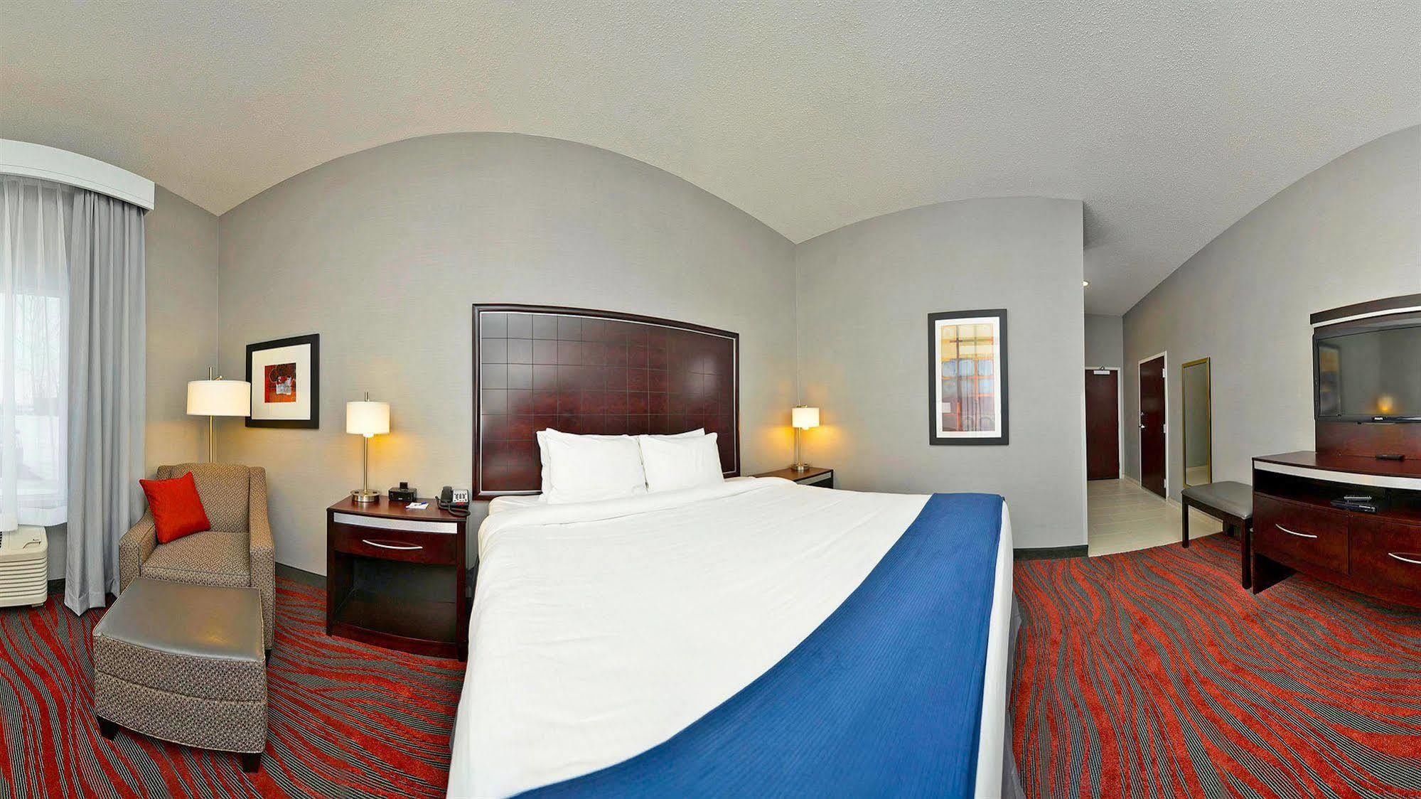Holiday Inn Express & Suites Utica By Ihg Ngoại thất bức ảnh