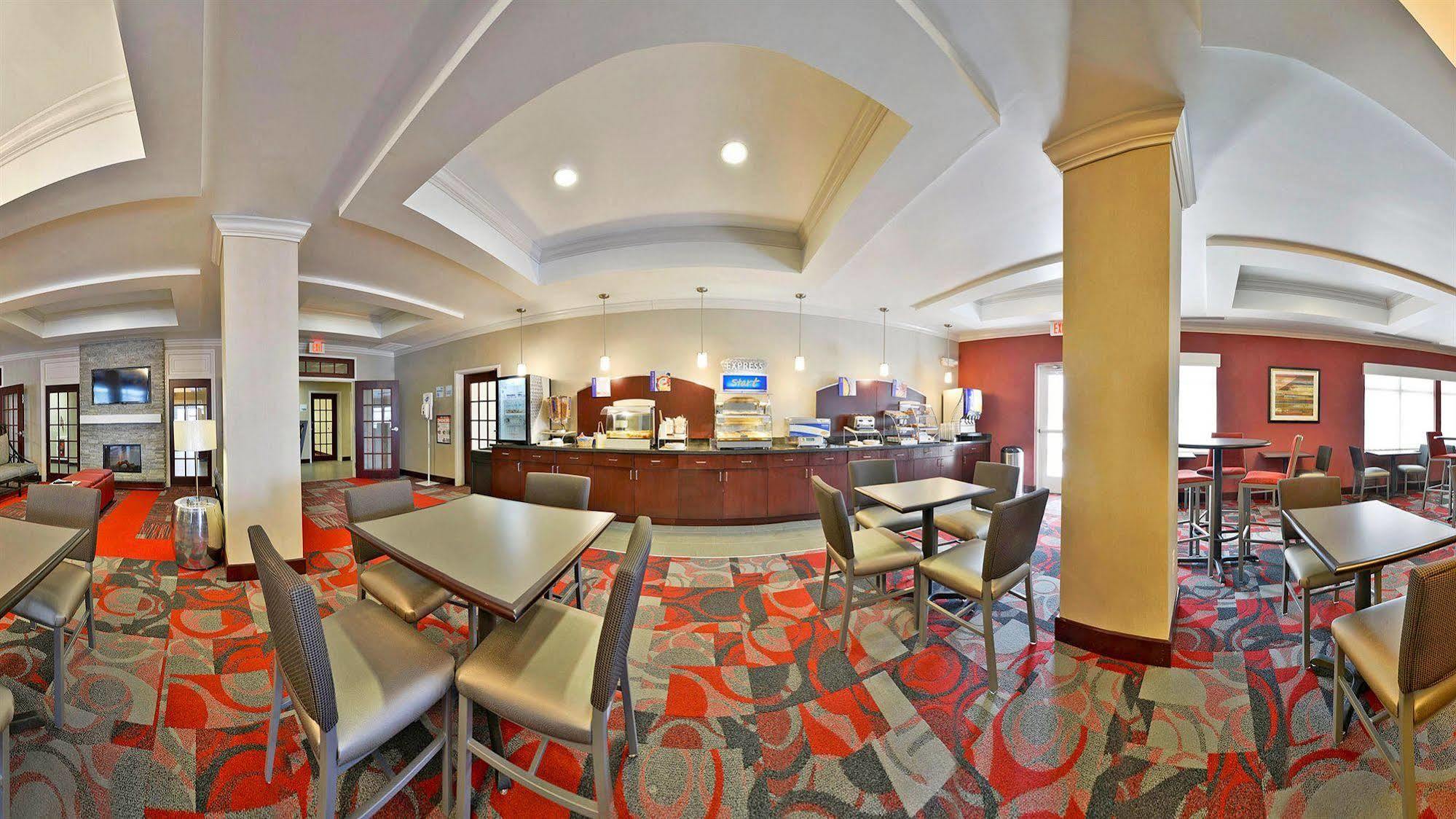 Holiday Inn Express & Suites Utica By Ihg Ngoại thất bức ảnh